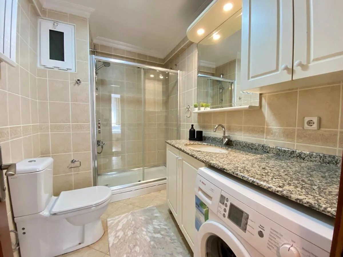 איסטמבול City Center 3 Bedroom Flat - No4 דירה