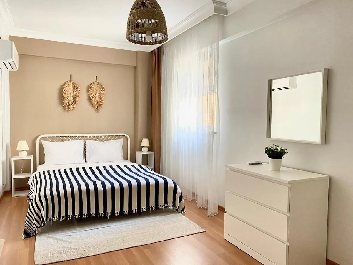איסטמבול City Center 3 Bedroom Flat - No4 דירה